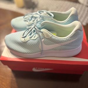 Women powder blue Nike Roshe One size 11